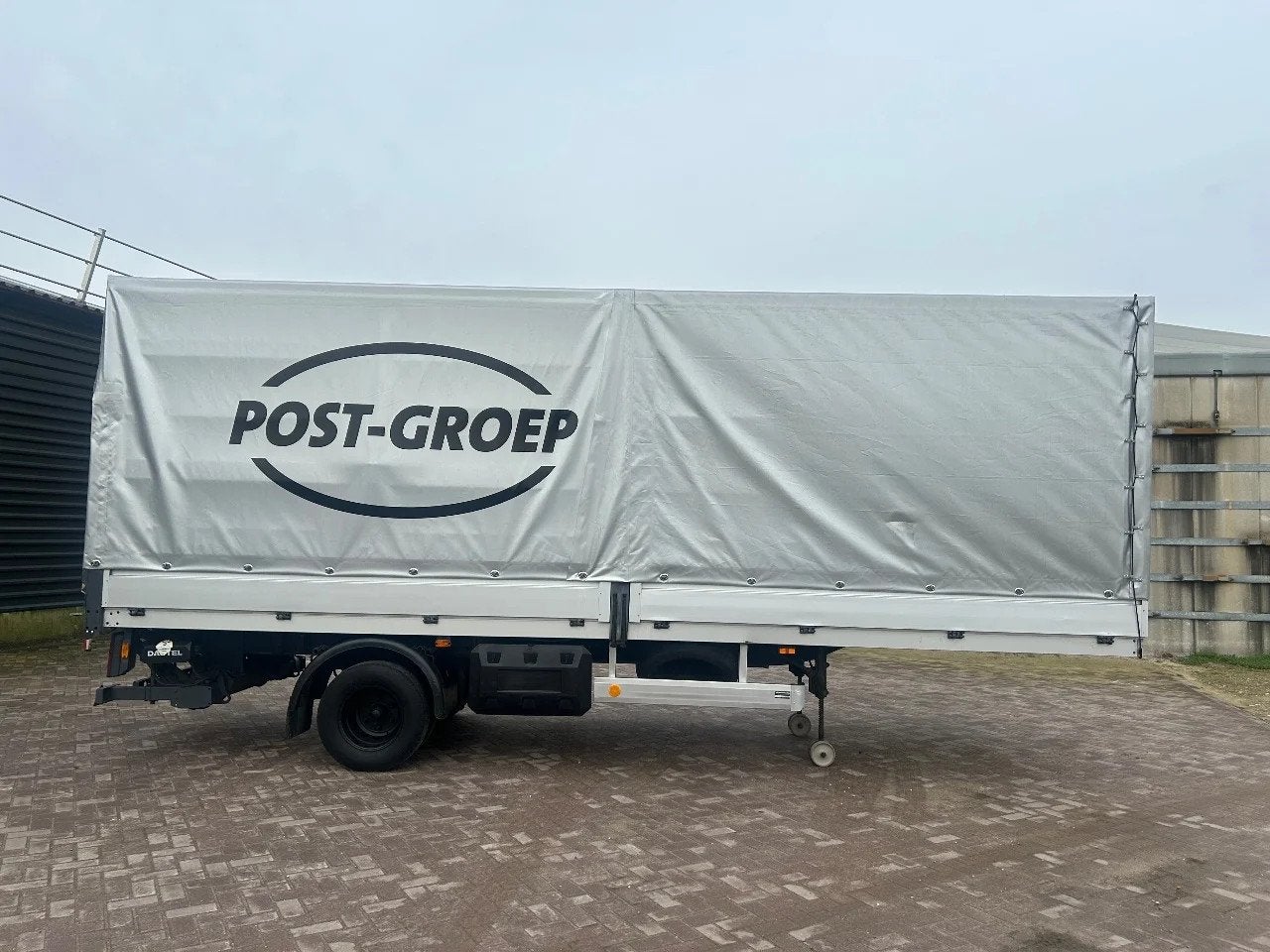 RONNER BE OPLEGGER GESLOTEN HUIF 6.5 TON MET LAADKLEP 1000KG, Auto's, Vrachtwagens, Overige brandstoffen, Bedrijf, Aanhangers en Opleggers