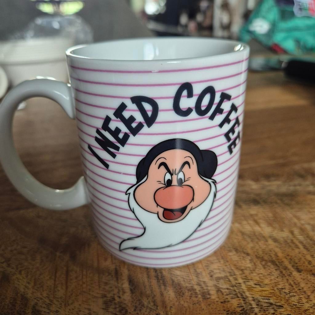 Disney Mok 'I Need Coffee' - Grumpy Sneeuwwitje, Ophalen of Verzenden, Steen/keramiek, Wit, Overige merken