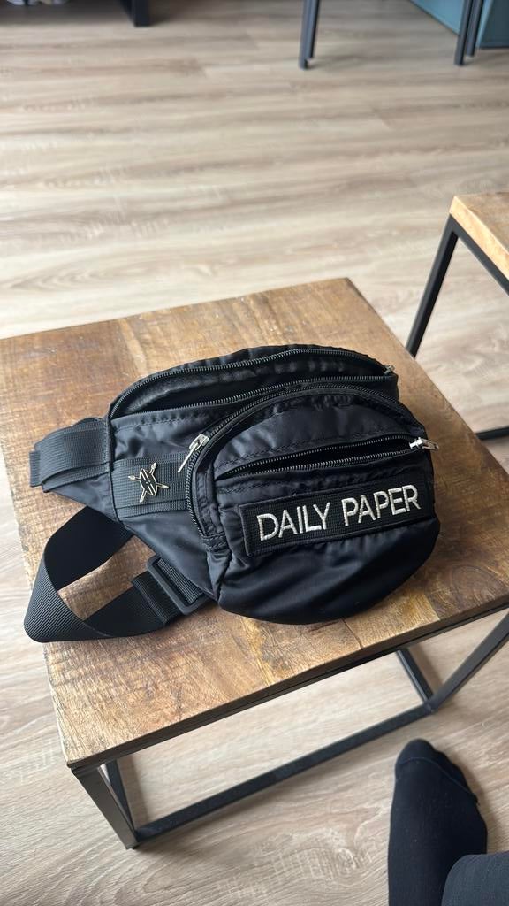 Daily paper schoudertas, Sieraden, Tassen en Uiterlijk, Tassen | Schoudertassen, Ophalen of Verzenden, Zo goed als nieuw
