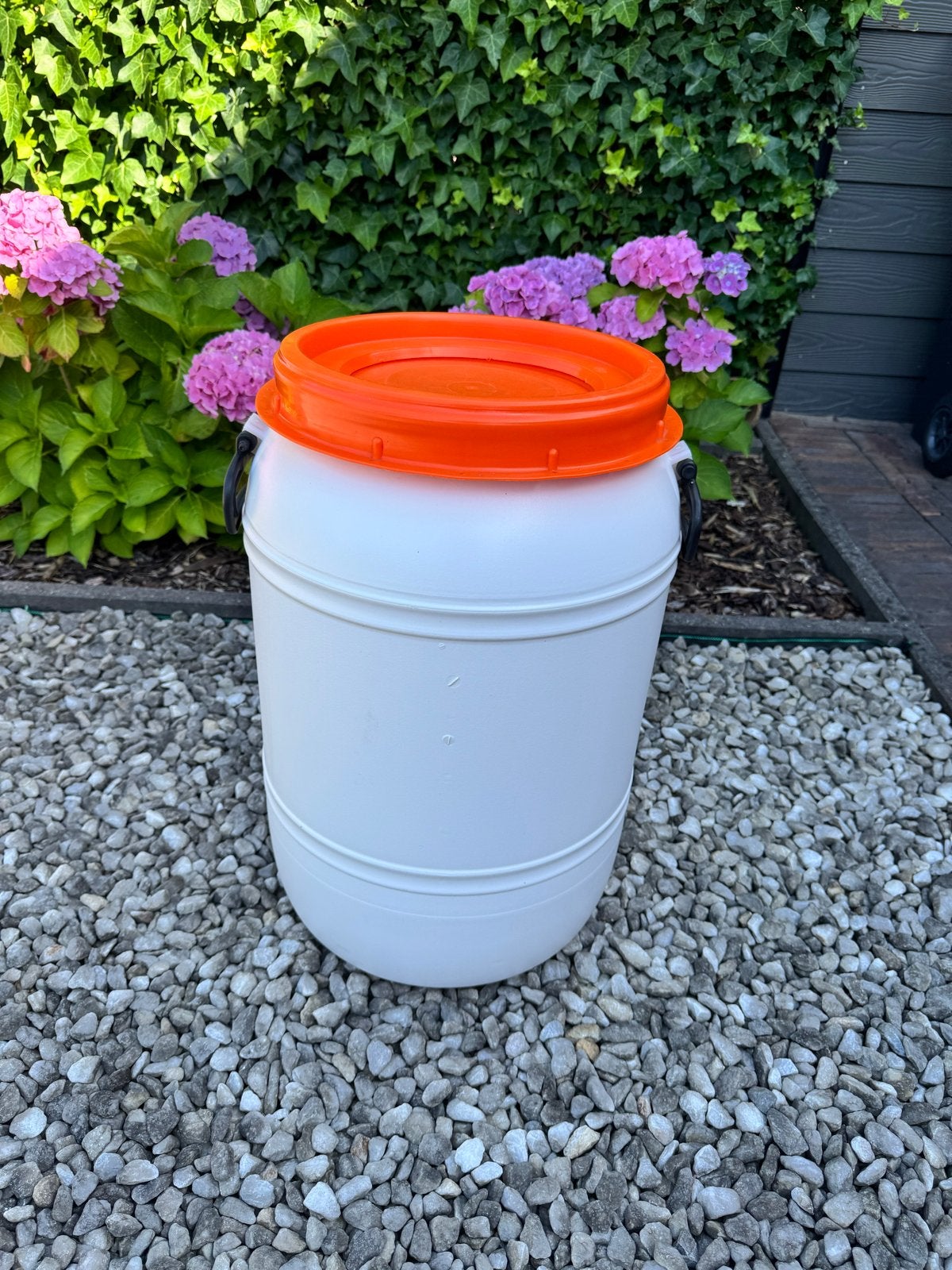 Voerton 60 liter - zo goed als nieuw, Ophalen