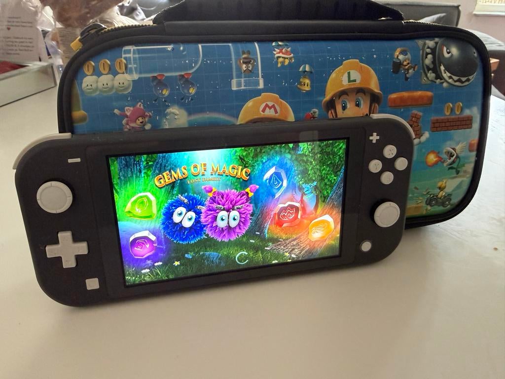 Nintendo Switch lite, hoesje en drie spellen, Ophalen of Verzenden, Gebruikt, Met games, Switch Original