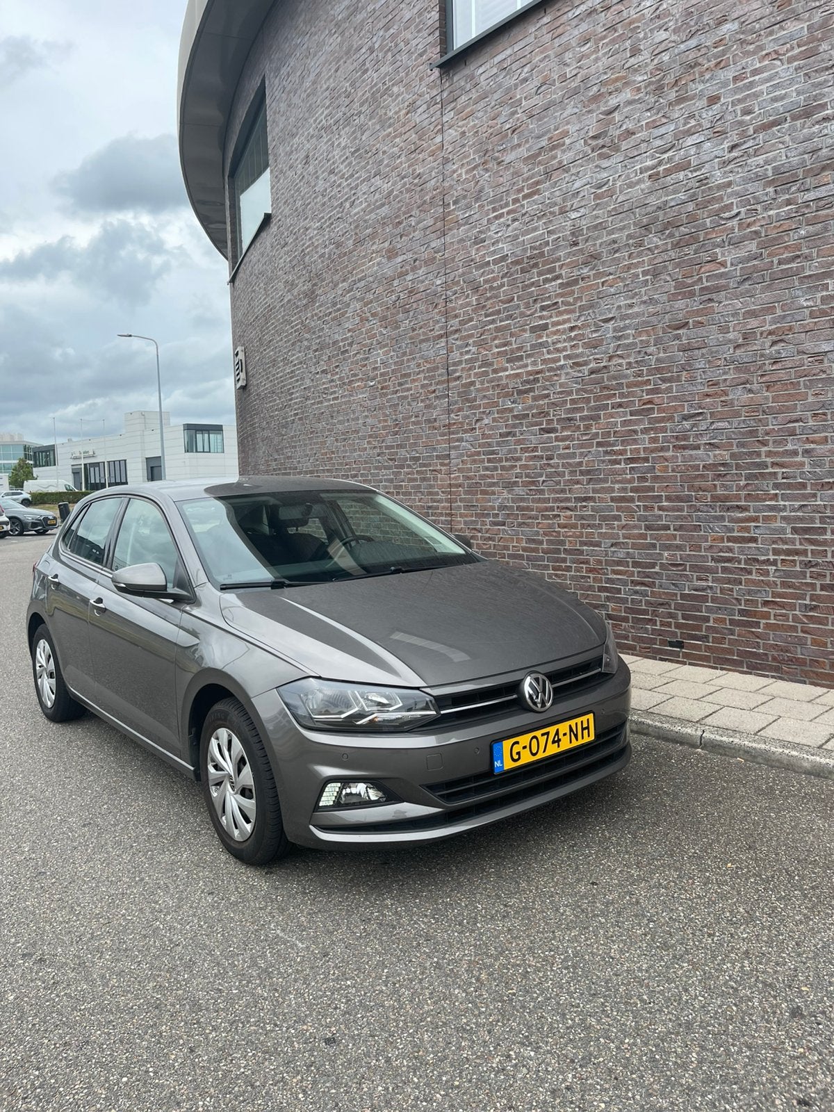 Volkswagen Polo 1.0 TSI 95pk 2019 Limestone Grey metallic., Voorwielaandrijving, 95 pk, 1055 kg, 49 €/maand
