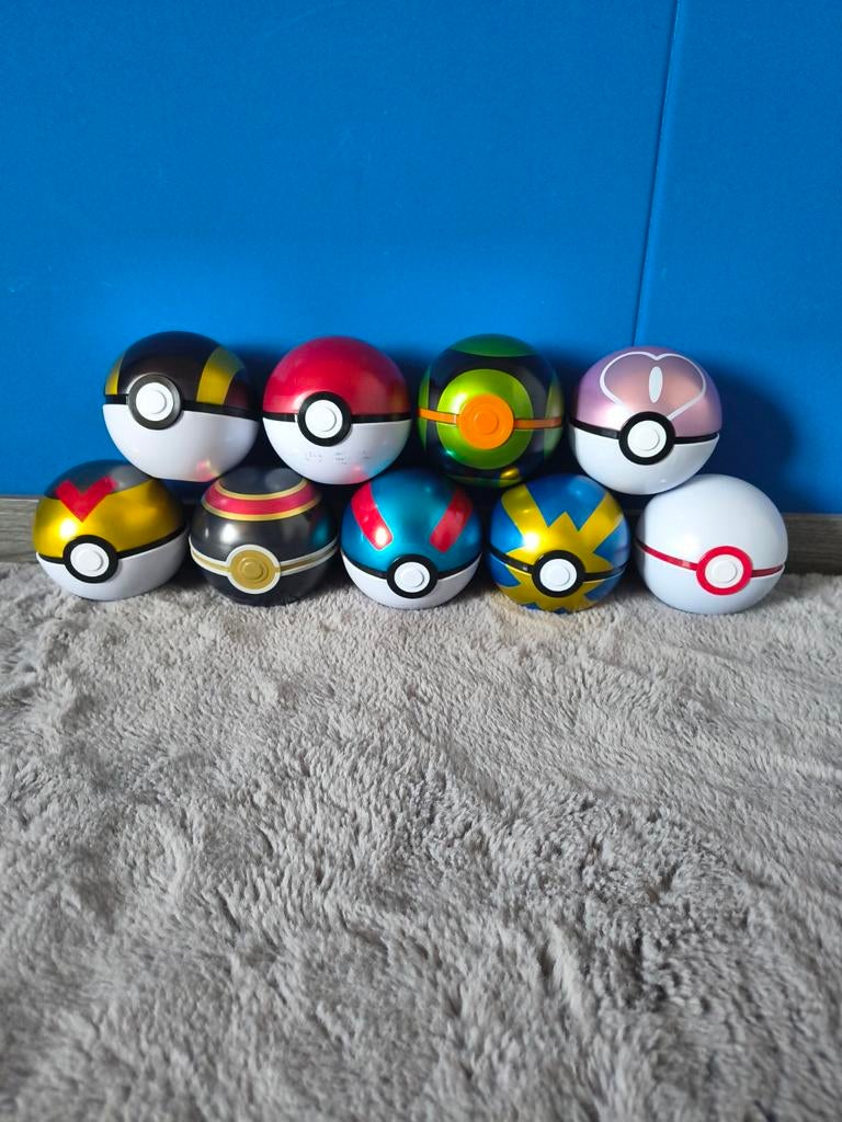9 officiële Pokémon ballen. (Leeg) - nette staat, Ophalen of Verzenden