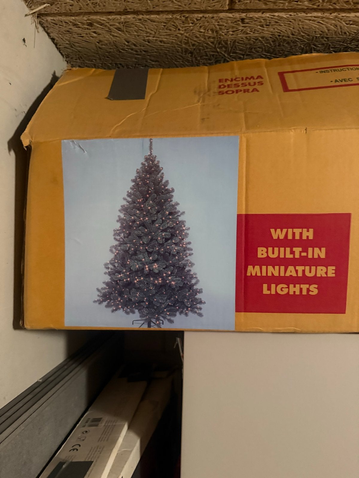 Kunststof kerstboom met verlichting., Diversen, Kerst, Ophalen, Zo goed als nieuw