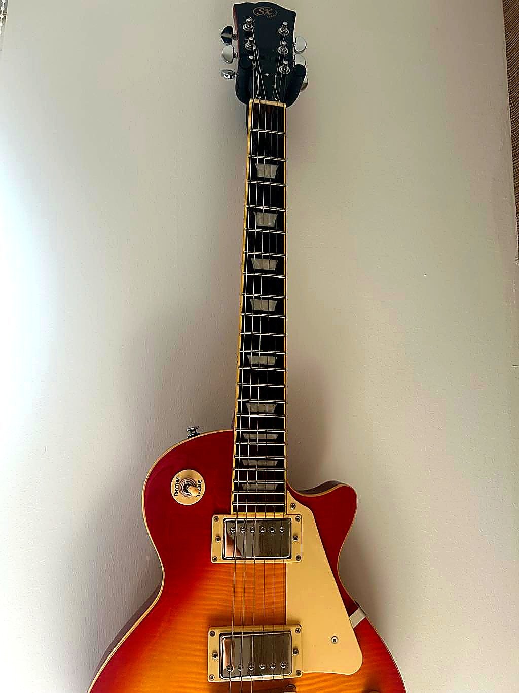 SX Les Paul Stijl Gitaar Rood/Geel met Twee Humbuckers, Muziek en Instrumenten, Snaarinstrumenten | Gitaren | Elektrisch, Ophalen of Verzenden