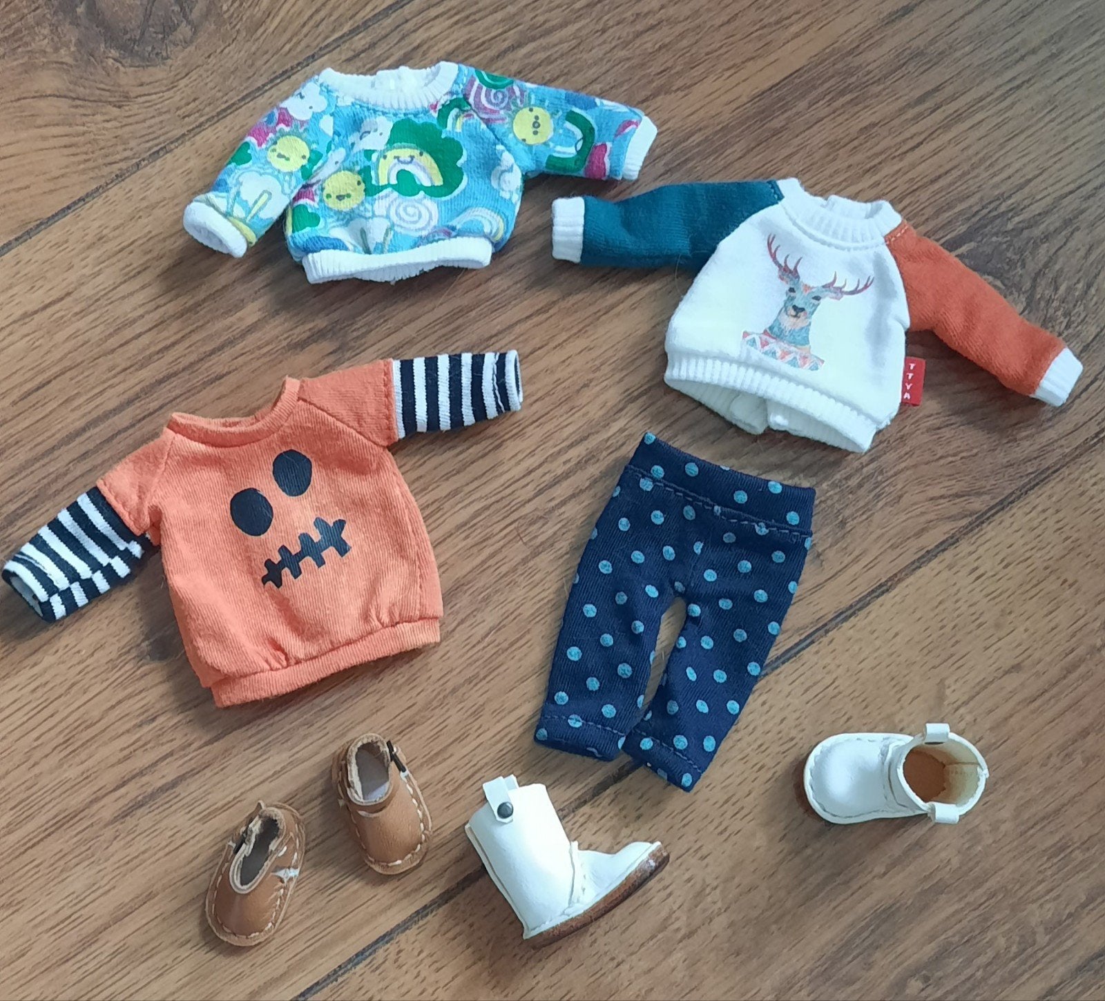 Lot voor bjd 1/8 dolls 2x schoentjes 3x sweater 1x legging., Ophalen of Verzenden, Nieuw, Kleertjes
