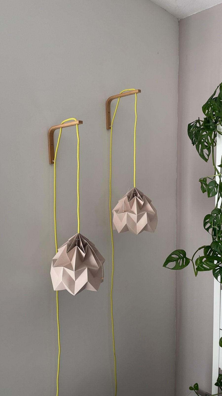 Set van 2 moderne origami hanglampen met ophangsysteem, Ophalen of Verzenden, Zo goed als nieuw, Overige materialen