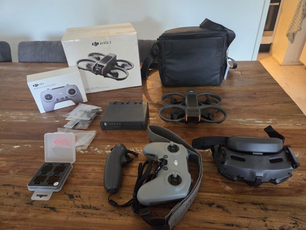 DJI Avata 2 Fly More Combo + FPV Controller 3 + Care 2027, Audio, Tv en Foto, Drones, Cameradrone, 5 tot 10 kilometer, Zo goed als nieuw