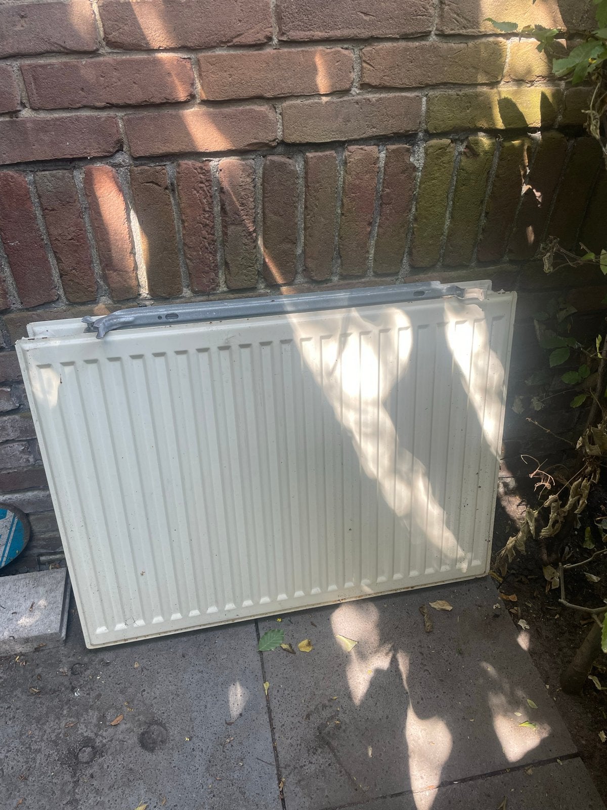 Gebruikte radiator - perfect voor kleine ruimtes, Doe-het-zelf en Verbouw, Verwarming en Radiatoren, Ophalen, 30 tot 80 cm, Gebruikt