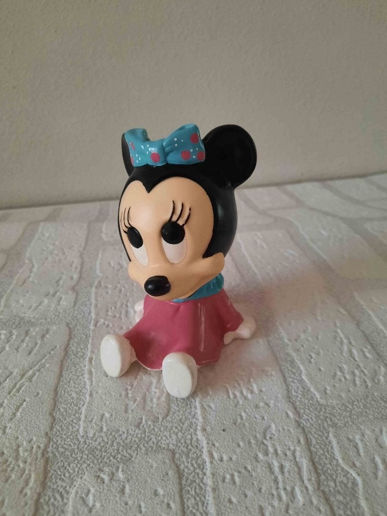 Disney Minnie Mouse baby pieppop met blauwe strik, Ophalen of Verzenden, Mickey Mouse, Gebruikt, Beeldje of Figuurtje