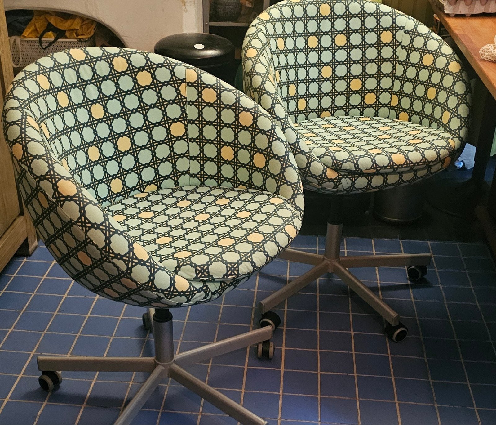 IKEA SKRUVSTA draaistoel - Gelimiteerde editie, Ophalen, Twee, Overige kleuren, Zo goed als nieuw