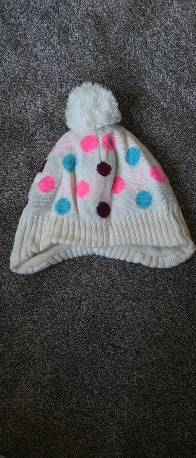 Leuke witte muts met gekleurde stippen en pompon, Gebruikt, Jongetje of Meisje, Ophalen of Verzenden, Maat 68