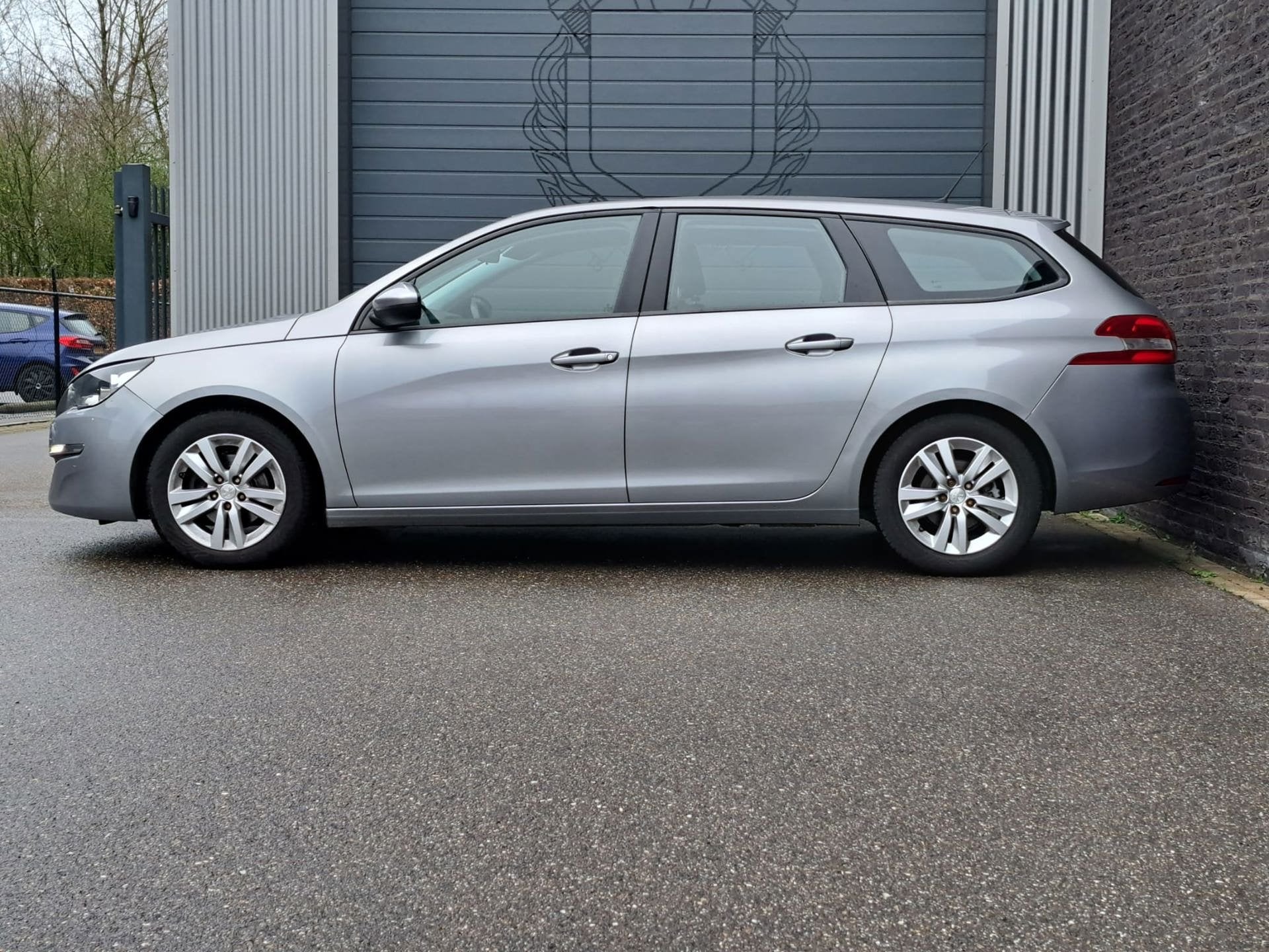 Peugeot 308 SW 1.2 e-THP Blue Lease EXPORT, Dealer onderhouden, Stof, Gebruikt, Euro 6