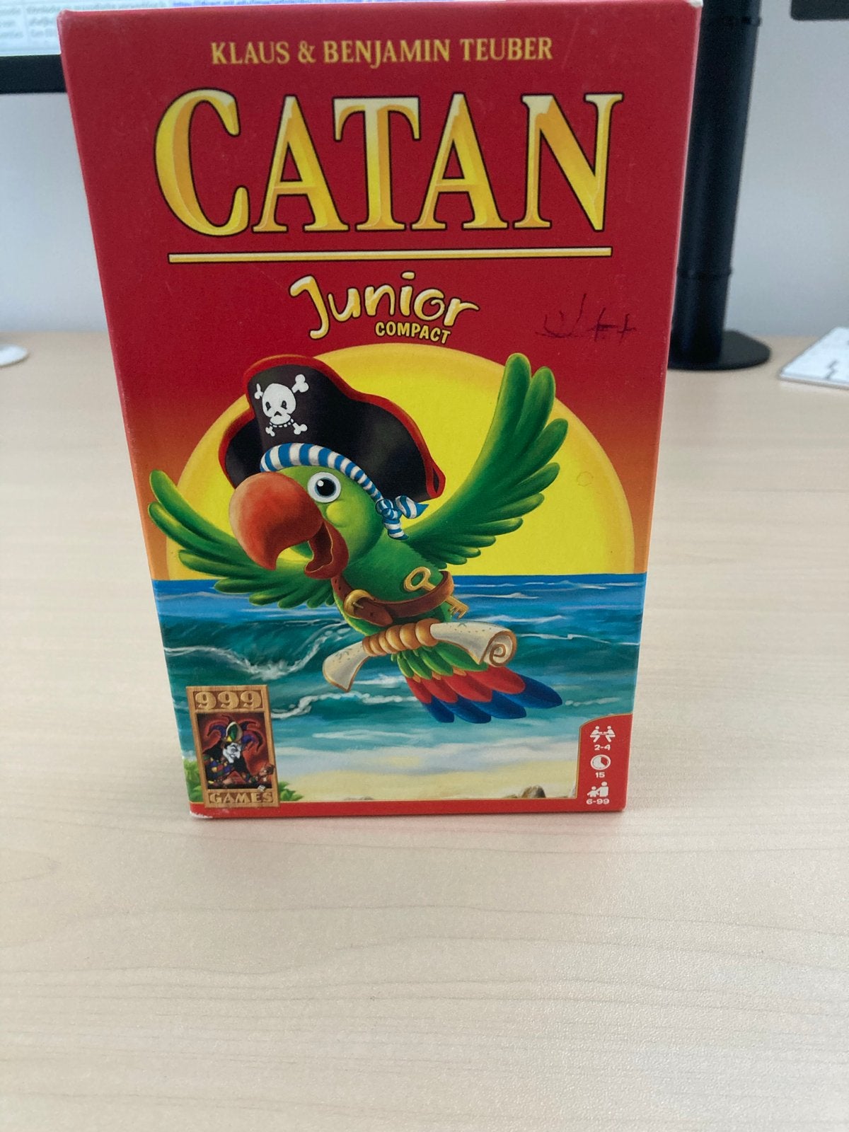 Catan Junior Compact Bordspel - Zo goed als nieuw, Drie of vier spelers, Ophalen of Verzenden, Zo goed als nieuw, Reisspel
