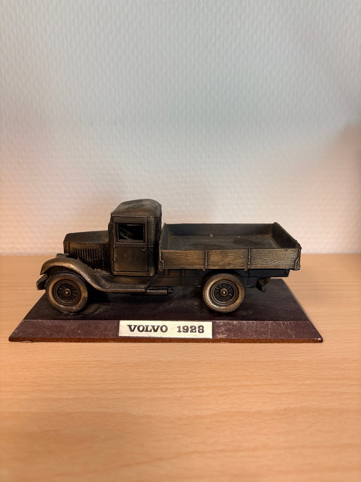 Volvo LV40 1928 model miniatuur vrachtwagen, Ophalen of Verzenden, Zo goed als nieuw, Bus of Vrachtwagen