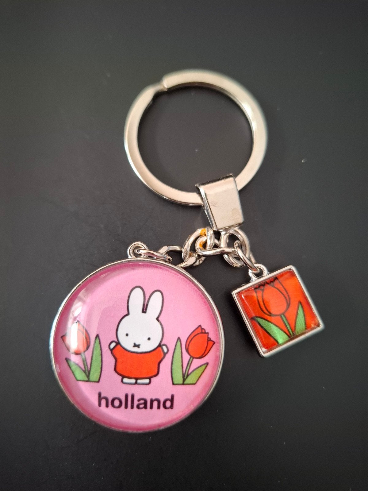 Nieuwe Nijntje glazen sleutelhanger/tashanger. Roze/rood., Ophalen of Verzenden, Nieuw, Dier of Natuur