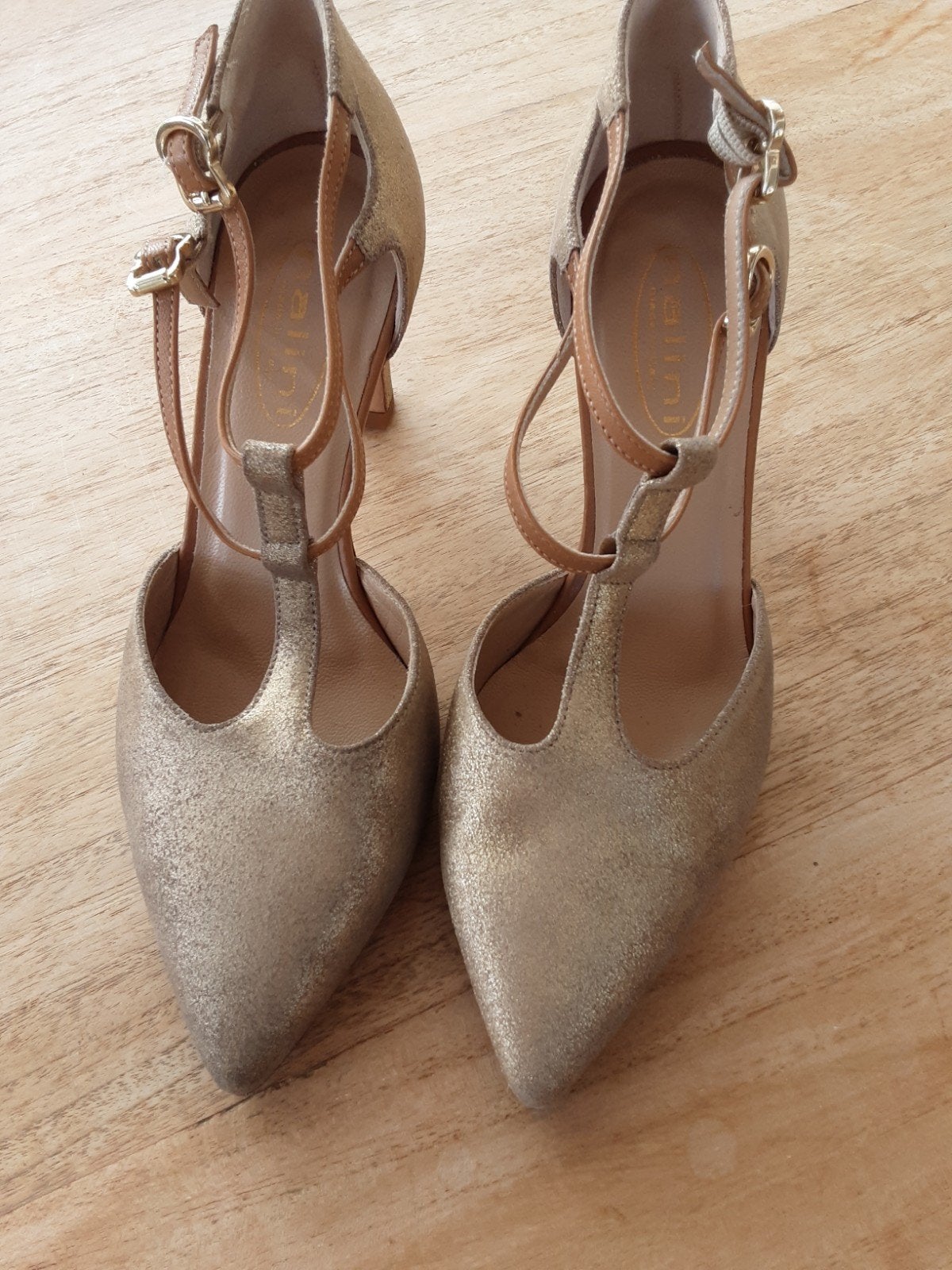 sandalen Nalini, Kleding | Dames, Schoenen, Ophalen of Verzenden, Zo goed als nieuw, Beige, Sandalen of Muiltjes