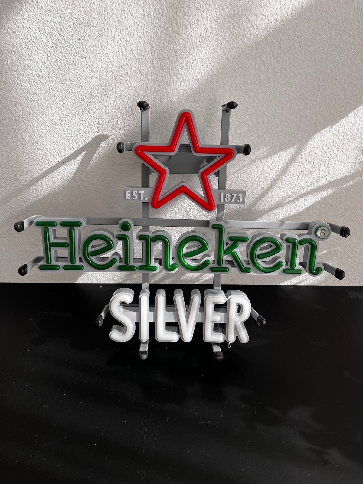 Heineken Silver LED Neon Reclamebord – Nieuw in doos, Verzamelen, Ophalen of Verzenden, Nieuw, Lichtbak of (neon) lamp