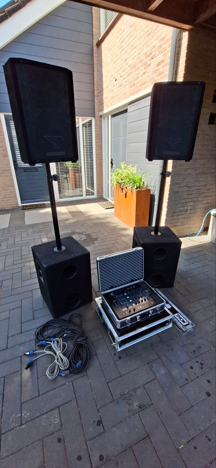 Complete PA-set: Devine D-600 versterker, Syrings speakers, Ophalen, Gebruikt, Overige merken