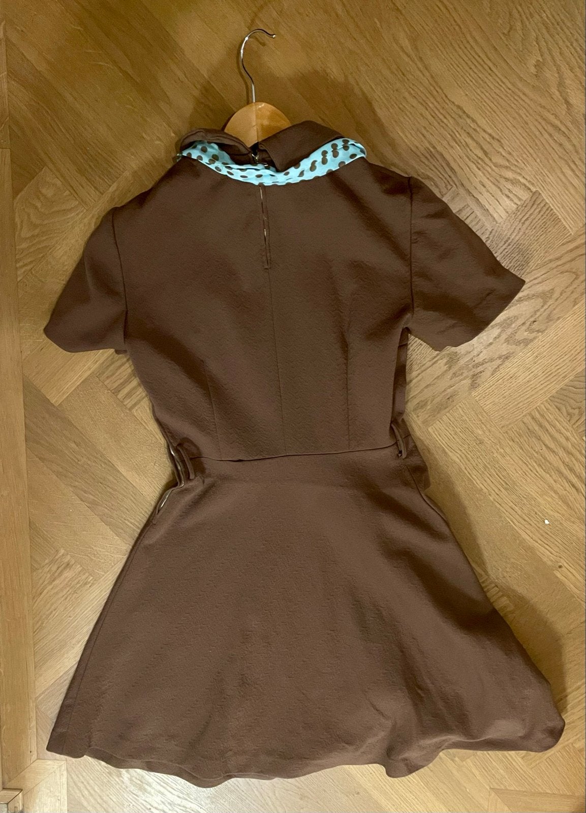 Vintage jurk bruin met blauwe sjaal, Bruin, Ophalen of Verzenden, Maat 36 (S), Gedragen