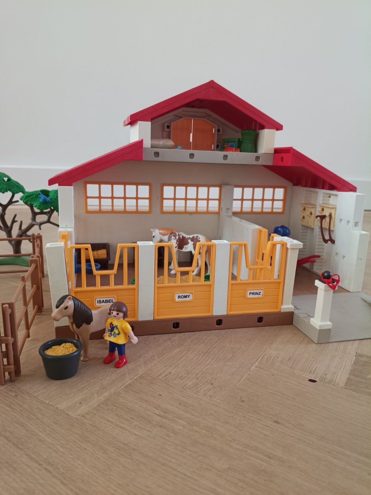 Grote Playmobil Paardenstal met Trailer en Springattributen, Gebruikt, Gebouw, Complete set, Ophalen of Verzenden