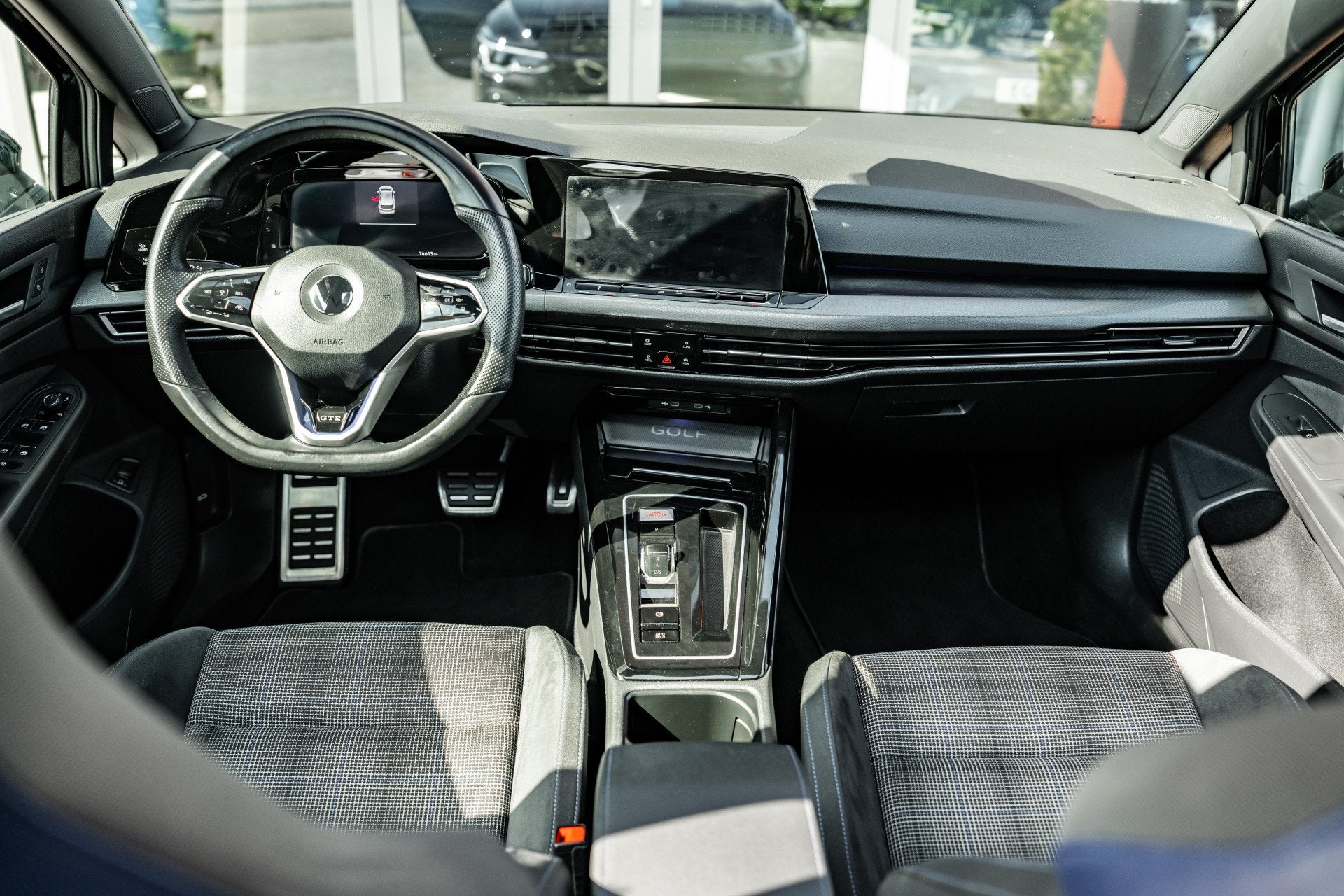 Volkswagen Golf 1.4 eHybrid GTE | Dealer onderhouden | Pano, Auto's, Volkswagen, Gebruikt, Zwart, 4 cilinders, Alcantara
