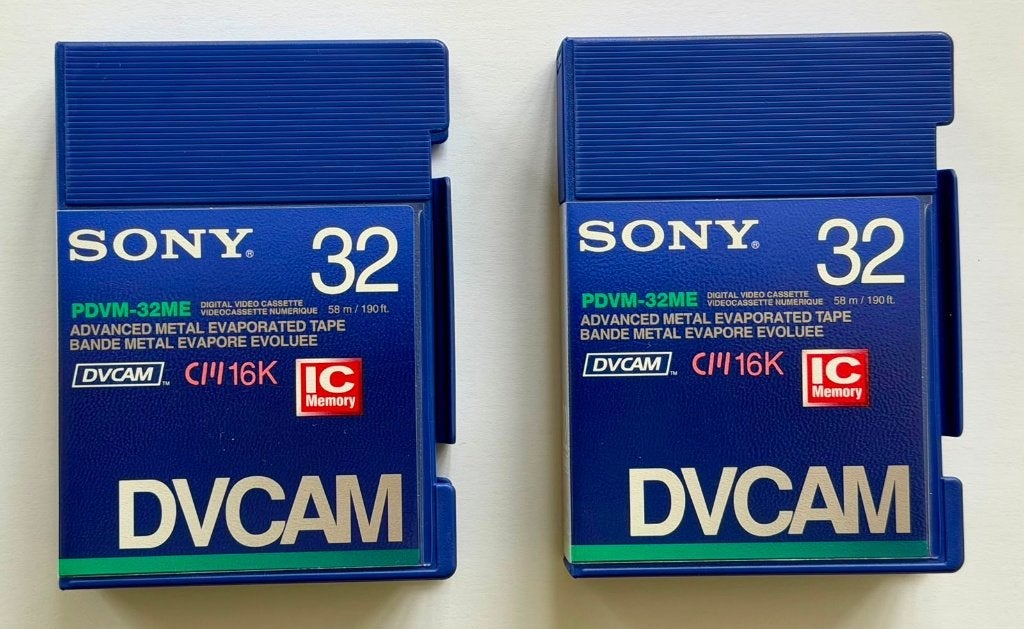 2 SONY Mini DV, Beste Professionele Videobandjes, NIEUW!, Mini dv, 20x of meer, Nieuw, Ophalen of Verzenden