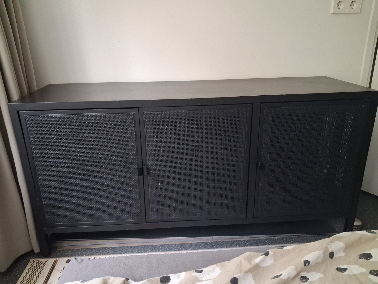 TV meubel met rotan deurtjes en zijpanelen, 150x45x74cm, Ophalen, Gebruikt, Overige materialen, 150 tot 200 cm