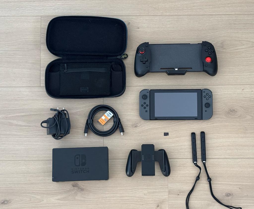 Nintendo Switch + 128 micro SD card + Gaming controller, Spelcomputers en Games, Spelcomputers | Nintendo Switch, Gebruikt, Switch Original