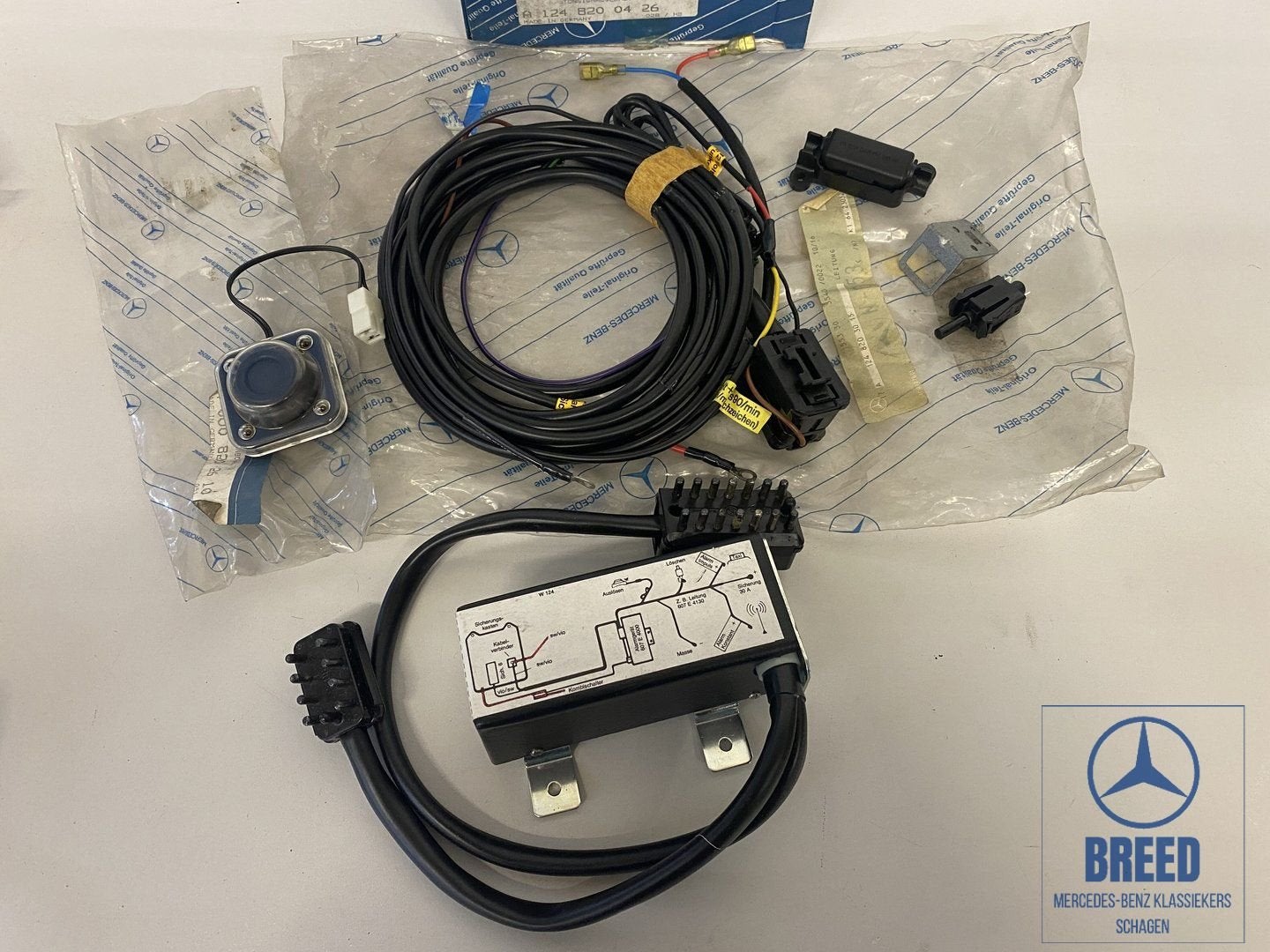 NOS noodalarminstallatie "Notalarmanlage" Mercedes-Benz W124, Auto-onderdelen, -, Nieuw, Ophalen of Verzenden, -