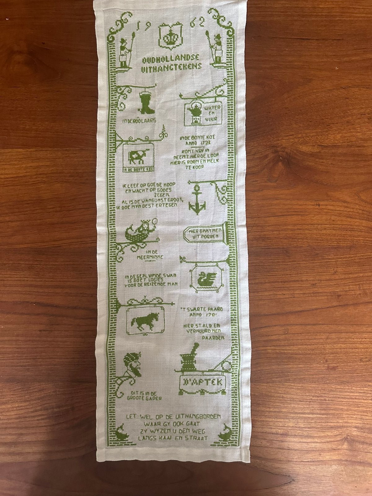 Nostalgisch geborduurd wandkleed / uit 1962, Ophalen of Verzenden