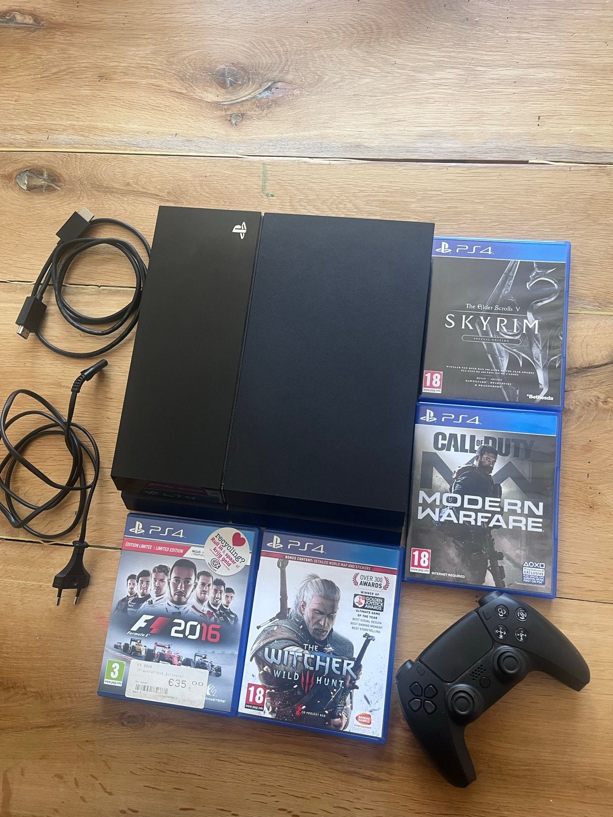 PlayStation 4 met 4 games en controller, Gebruikt, Vanaf 18 jaar, Overige genres, 1 speler