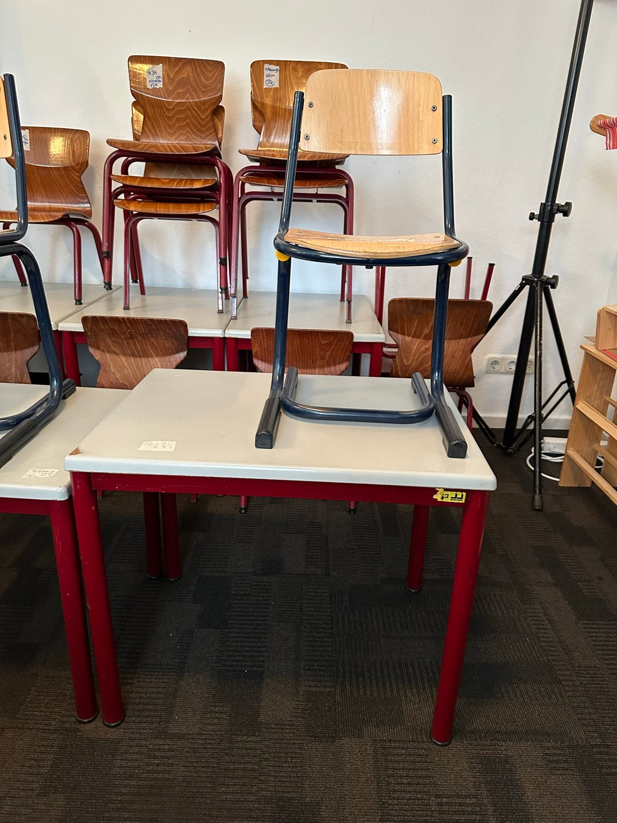 Vintage schoolstoelen en tafels - Diverse maten, Huis en Inrichting, Ophalen, Gebruikt, Overige kleuren, Vijf, Zes of meer stoelen