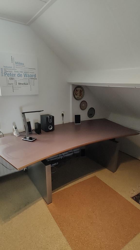 Groot modern bureau met metalen onderstel, Gebruikt, Metaal, 100 cm, Overige merken
