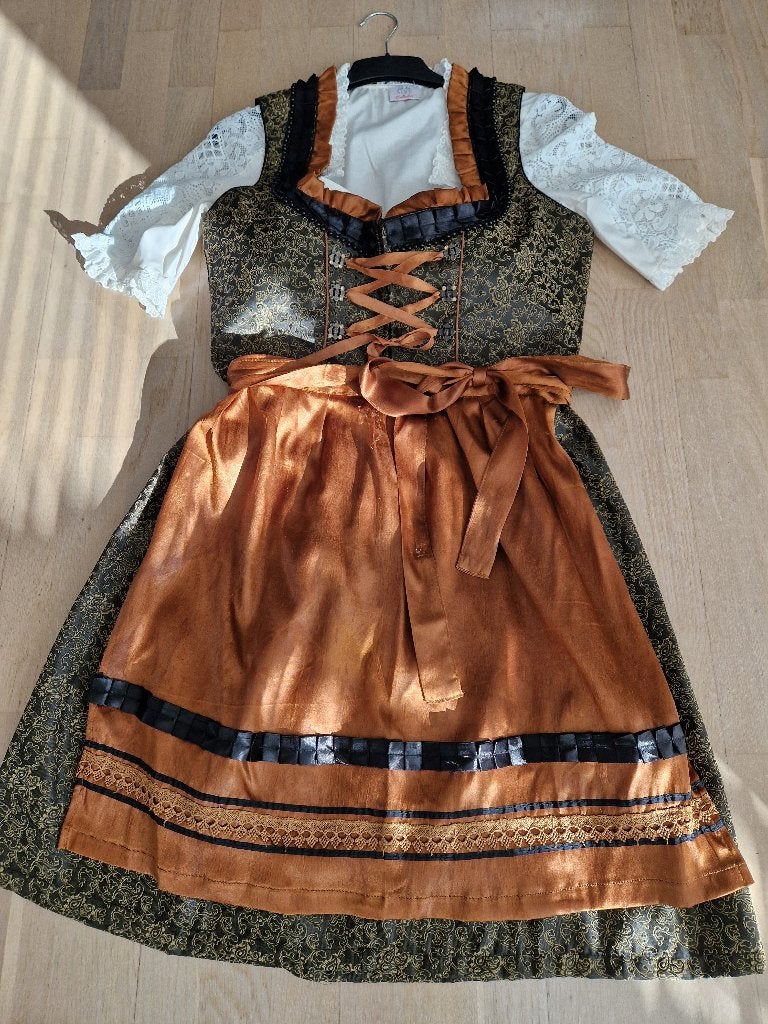 Dirndl met bloesje maat 40/42, Maat 42/44 (L), Ophalen of Verzenden, Kleding, Overige thema's