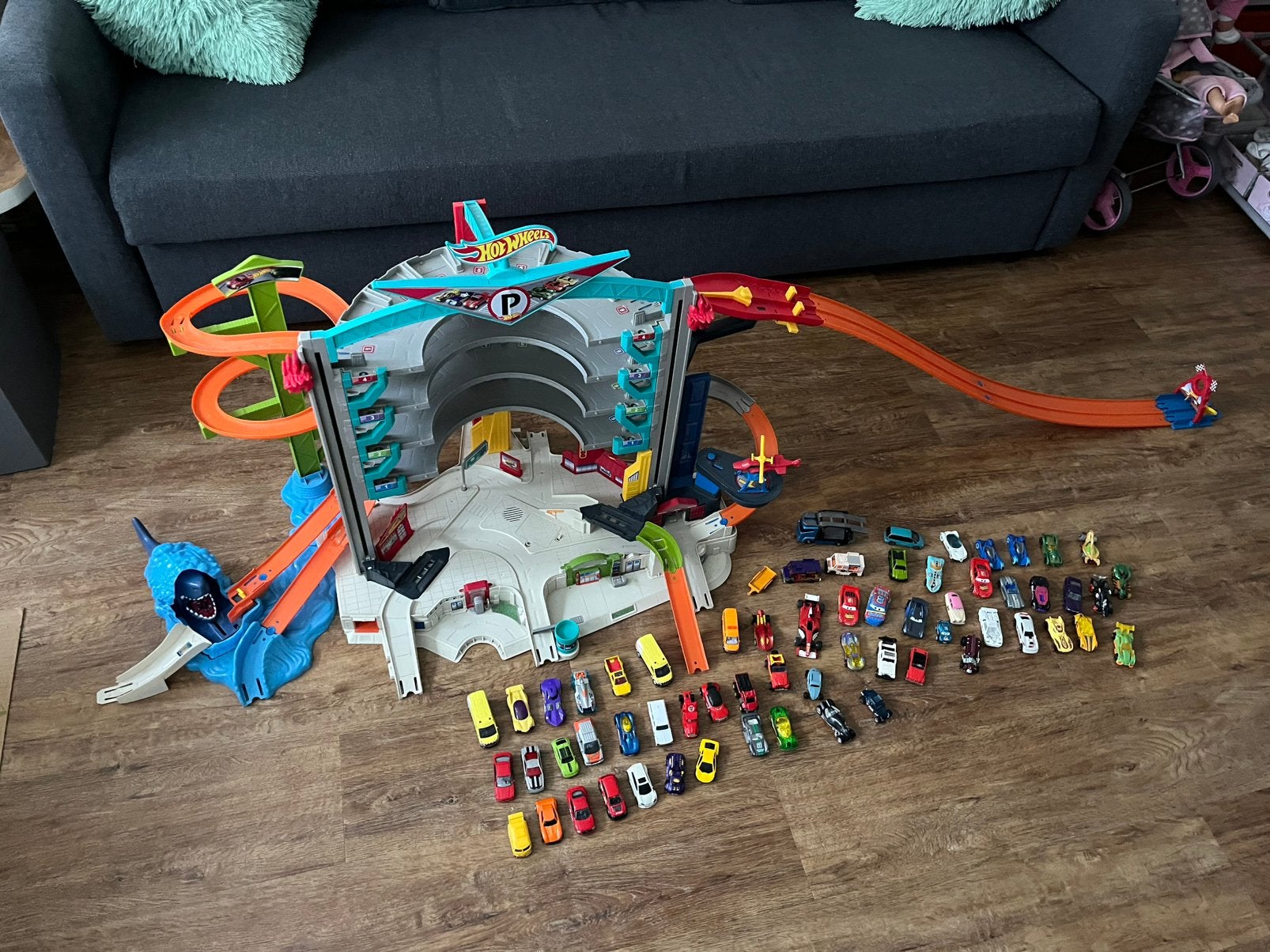 Hot Wheels City parkeergarage met 50+ auto's, Ophalen, Gebruikt, Jongen