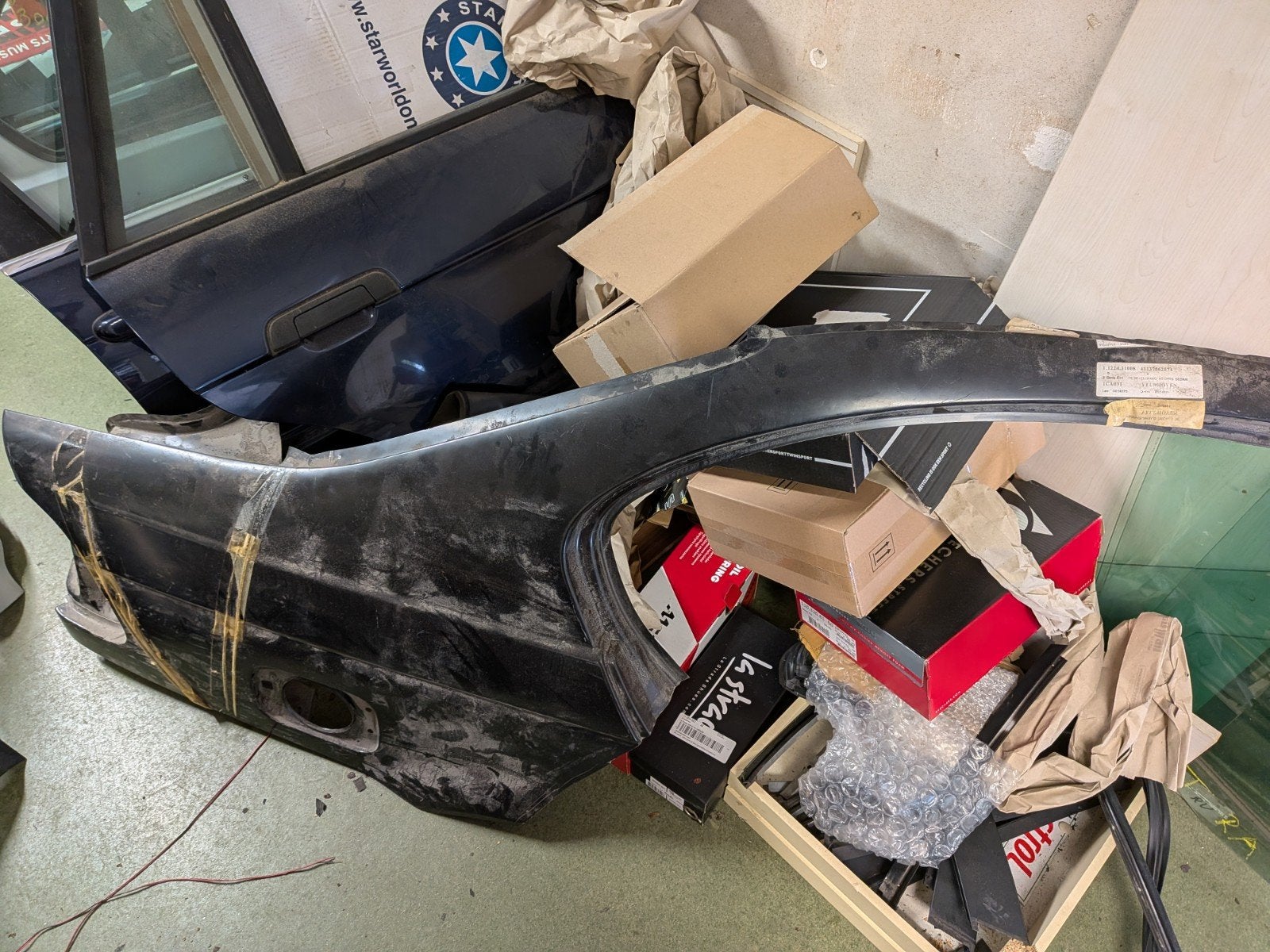BMW E46 Coupé Deel Plaatwerk Rechts Achter (41137062574), Auto-onderdelen, Carrosserie en Plaatwerk, Ophalen, Nieuw, Spatbord