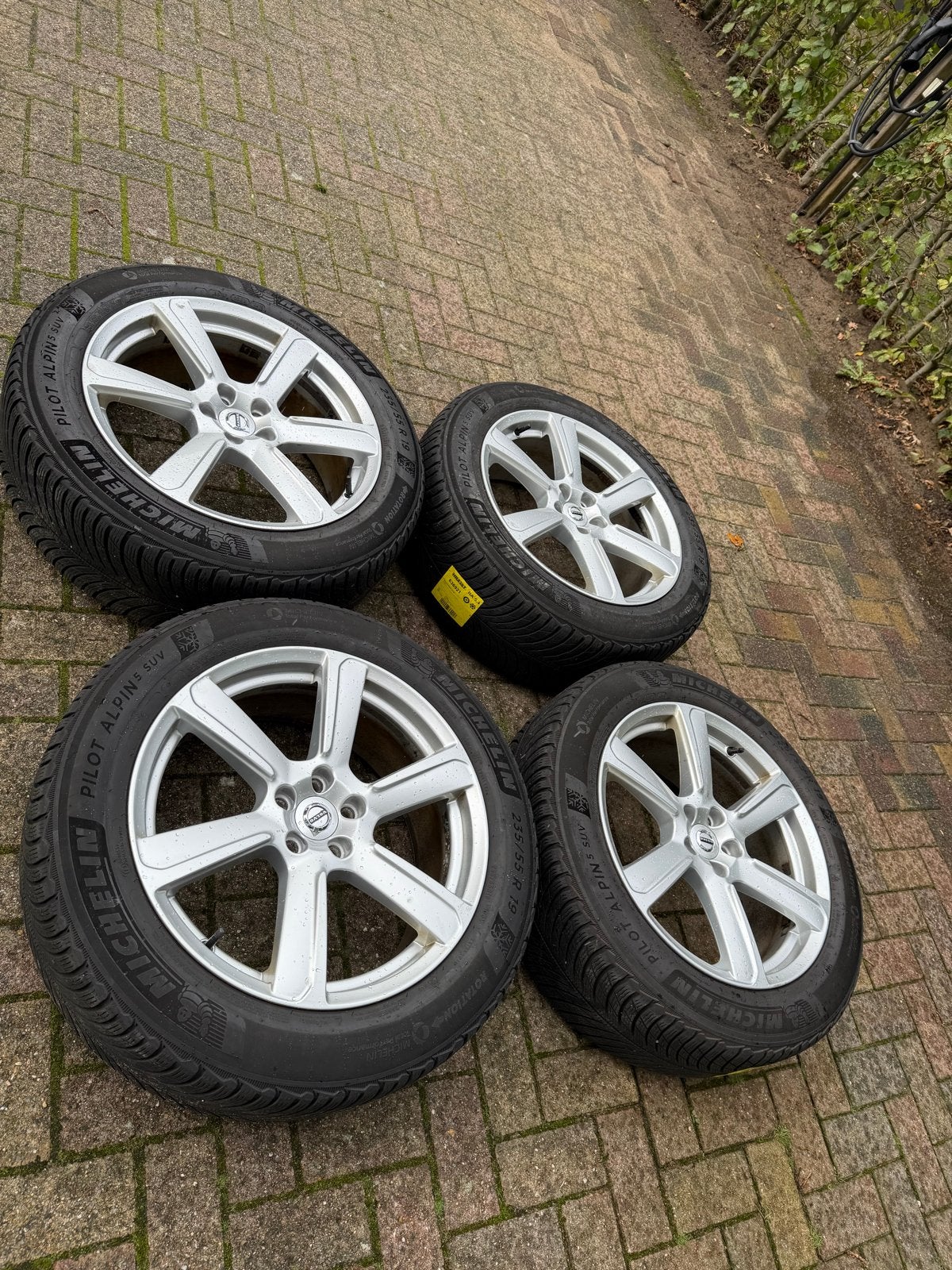 19 inch velgen met Michelin winterbanden voor Volvo XC90, Gebruikt, Banden en Velgen, Winterbanden, 235 mm