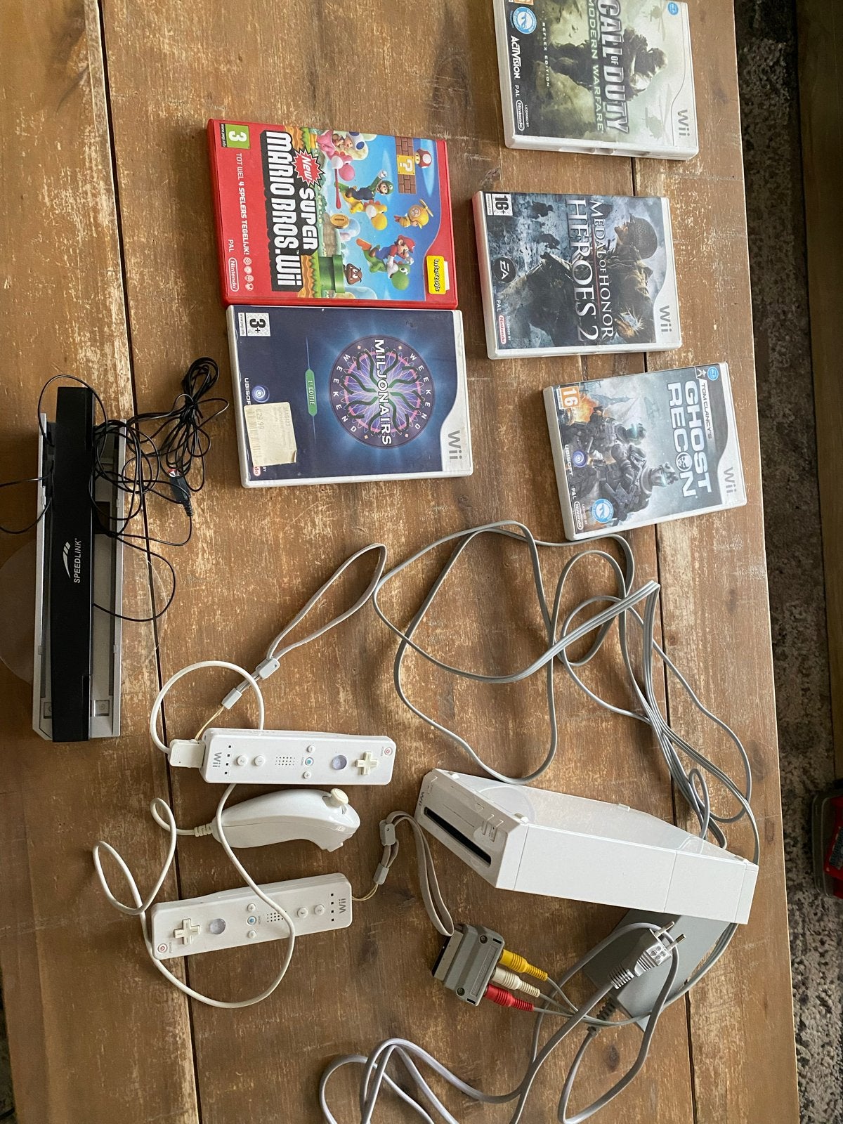 Wii Console met 2 controllers en 5 games - Model 2006, Ophalen, Gebruikt, Met 2 controllers, Met games