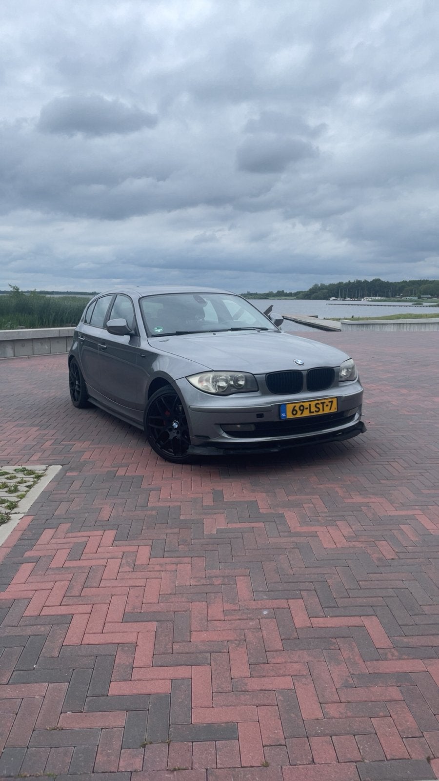 BMW 1-Serie 2.0 116I 5DR 2010 Grijs, Auto's, BMW, 1-Serie, Achterwielaandrijving, 1995 cc, Zwart
