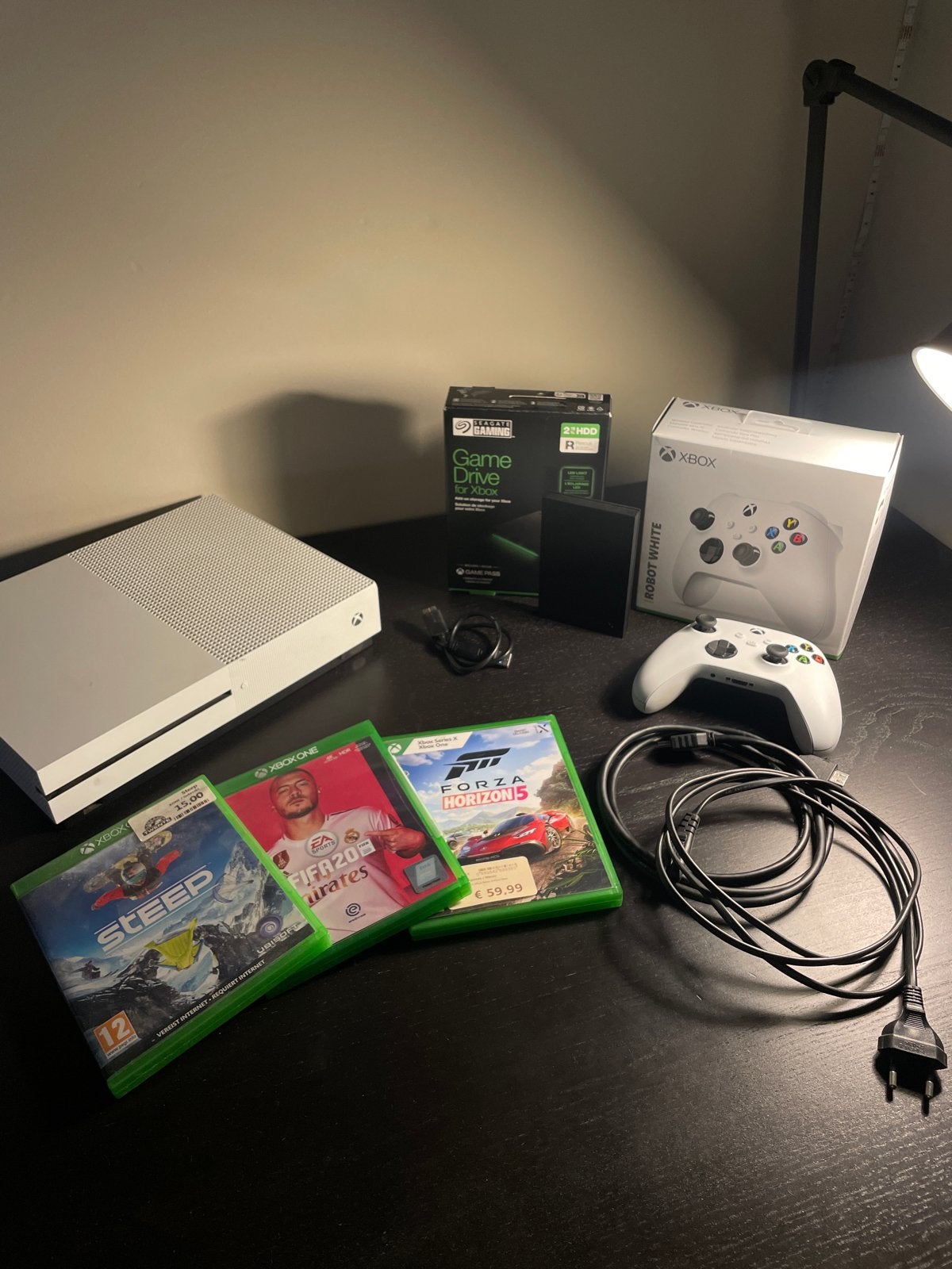 Xbox One S Bundel: Console, Controller, Games & HDD, Ophalen, Online, 2 spelers, Zo goed als nieuw