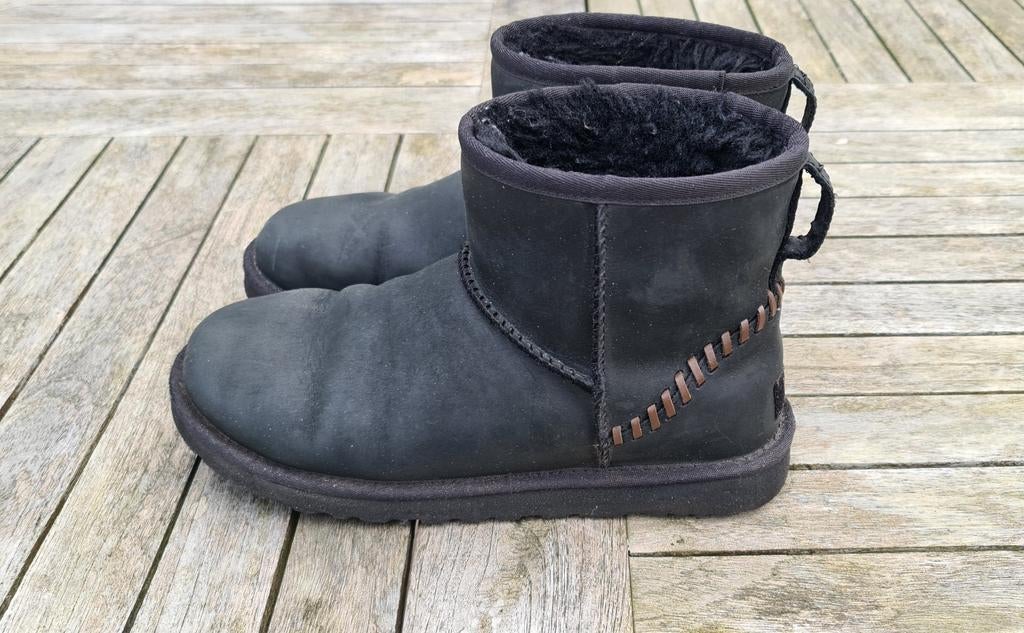 UGG Classic Mini Deco boots mt 39, UGG, Zwart, Boots, Ophalen of Verzenden