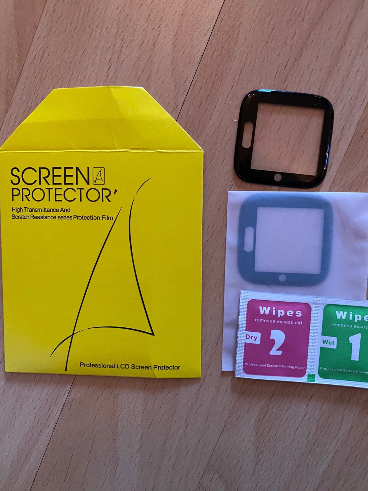 Nieuw 2 screen protectors voor Fitbit versa screenprotector, Ophalen of Verzenden, Nieuw, Zwart, Android