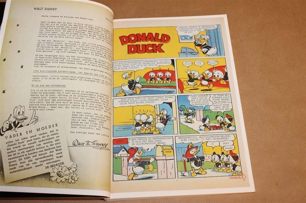 Donald Duck Jubileumboek — Eerste 10 Nummers uit 1952, Eén stripboek, Ophalen of Verzenden, Gelezen