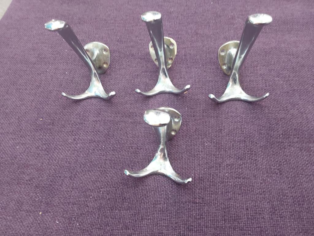 SET VAN 4 CHROOM  KAPSTOKHAKEN GISPEN VINTAGE JAREN MESSING, Ophalen of Verzenden, Metaal, Wandkapstok, Minder dan 100 cm
