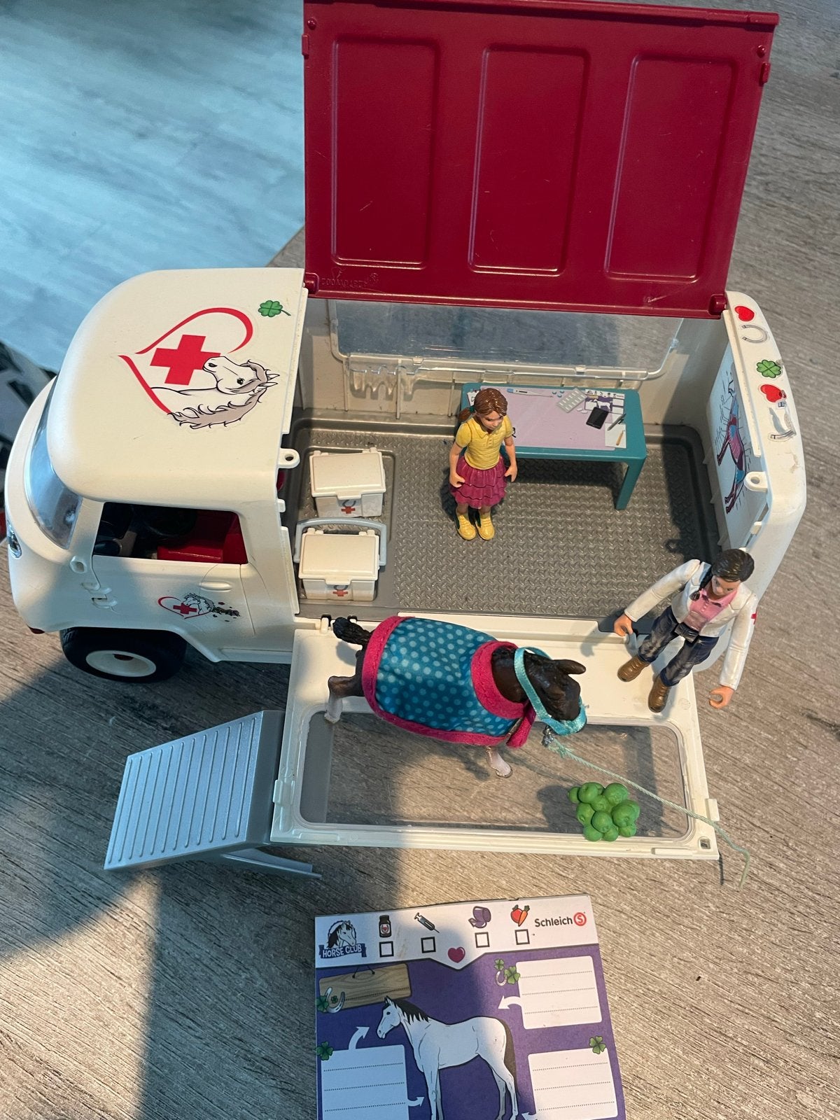 Schleich Dierenartsenpraktijk met Mobiele Eenheid, Ophalen, Gebruikt, Jongen of Meisje