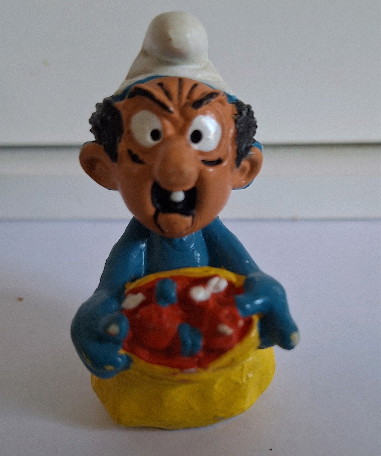 Schleich 20418 Dreigende Gargamel met Smurfbessen (1993), Verzenden