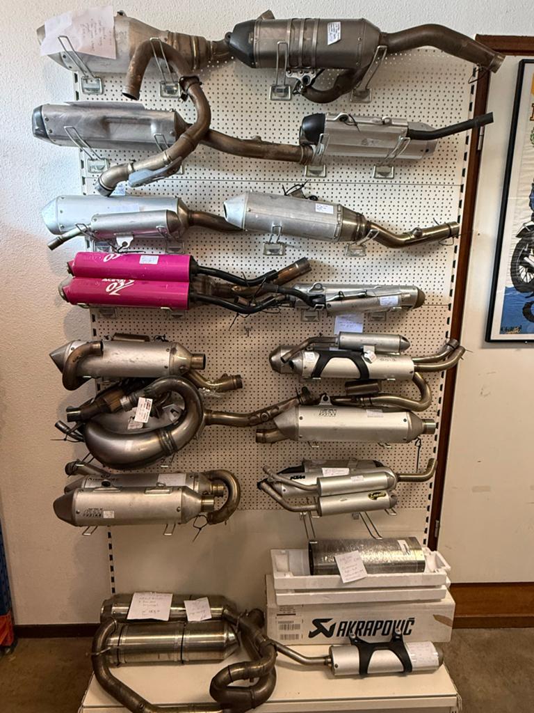 Diverse uitlaten en dempers voor motoren NIEUW, Ophalen, Motorhuis de Doelen, Info@motorhuisdedoelen.nl, Zo goed als nieuw