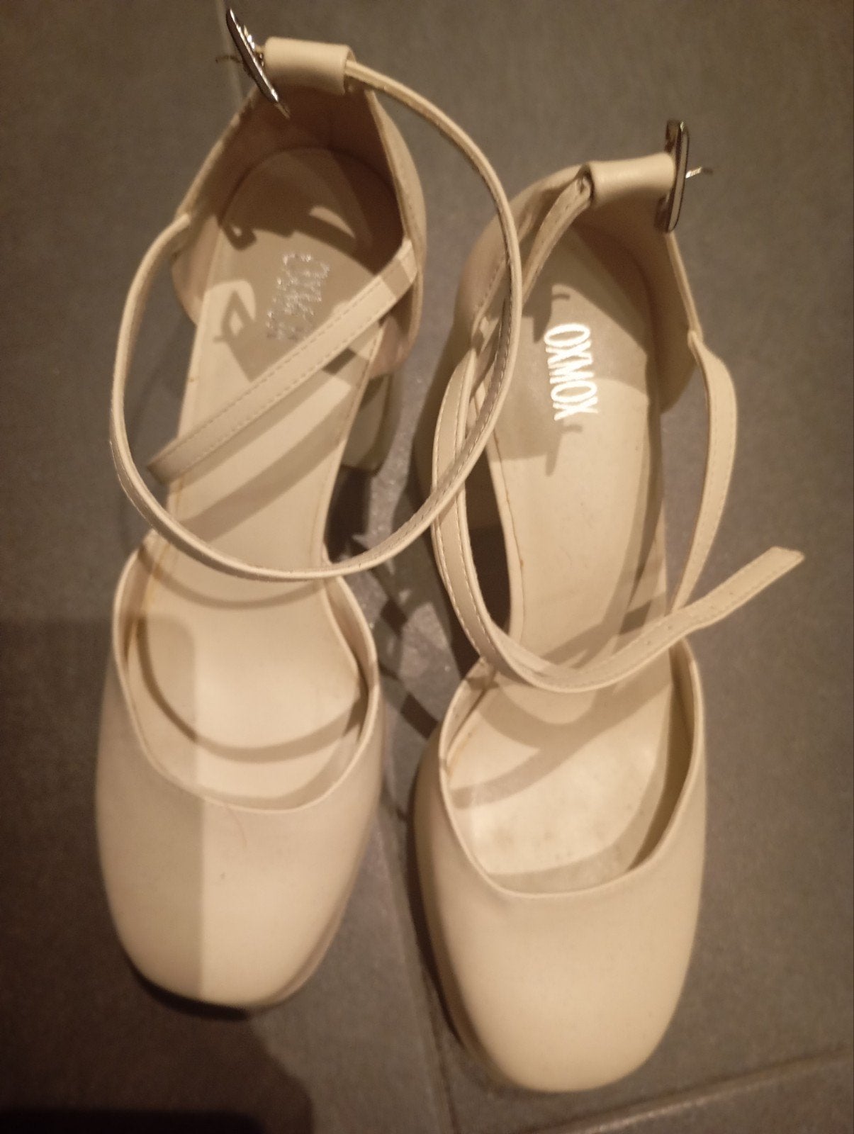 Crèmekleurige plateaupumps met enkelbandje, Kleding | Dames, Schoenen, Pumps, Beige, Ophalen of Verzenden, Onbekend