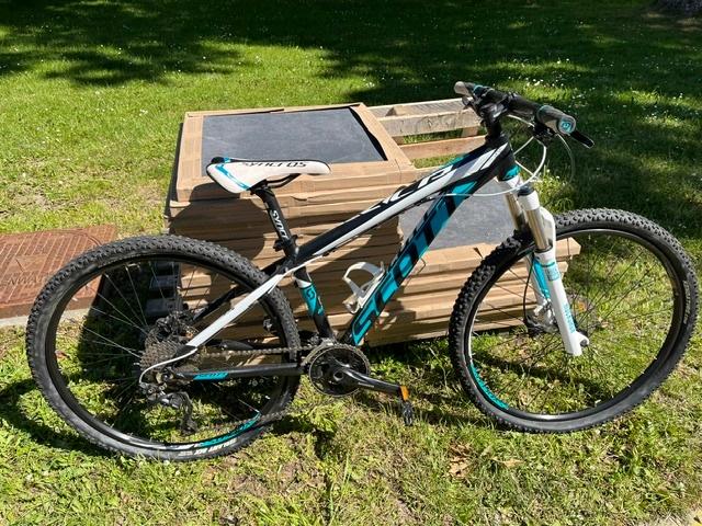 Scott Contessa Scale 710 S (2015) 27,5 inch, Hardtail, Zo goed als nieuw, Dames, Schijfrem